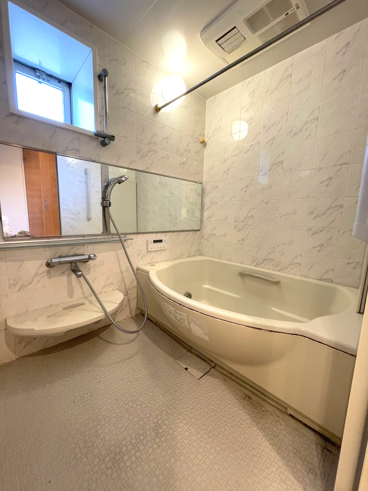 サーパス古高松駅前の浴室