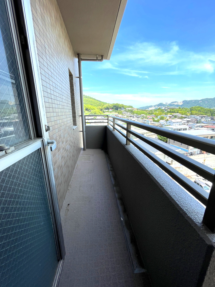 サーパス古高松駅前のバルコニー