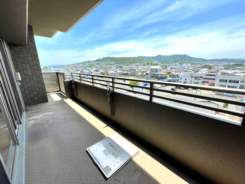 サーパス古高松駅前のバルコニー