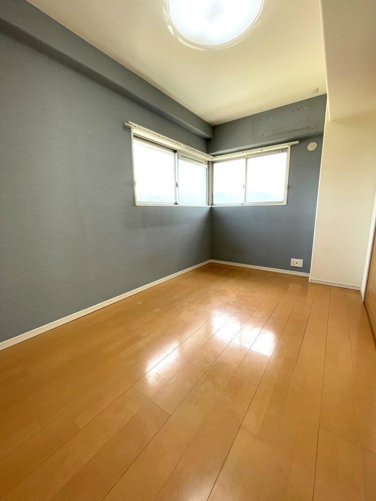 サーパス古高松駅前の洋室