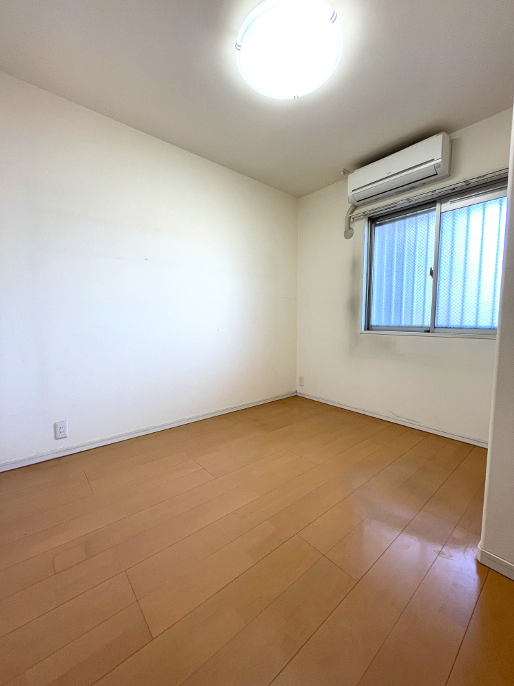 サーパス古高松駅前の洋室