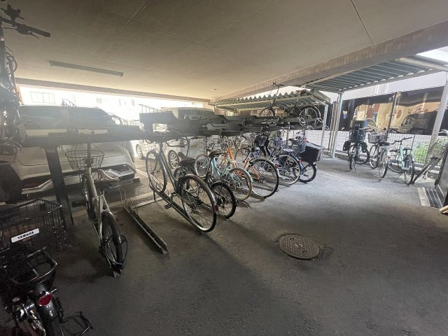 ローズアヴェニュー西巣鴨の駐輪場