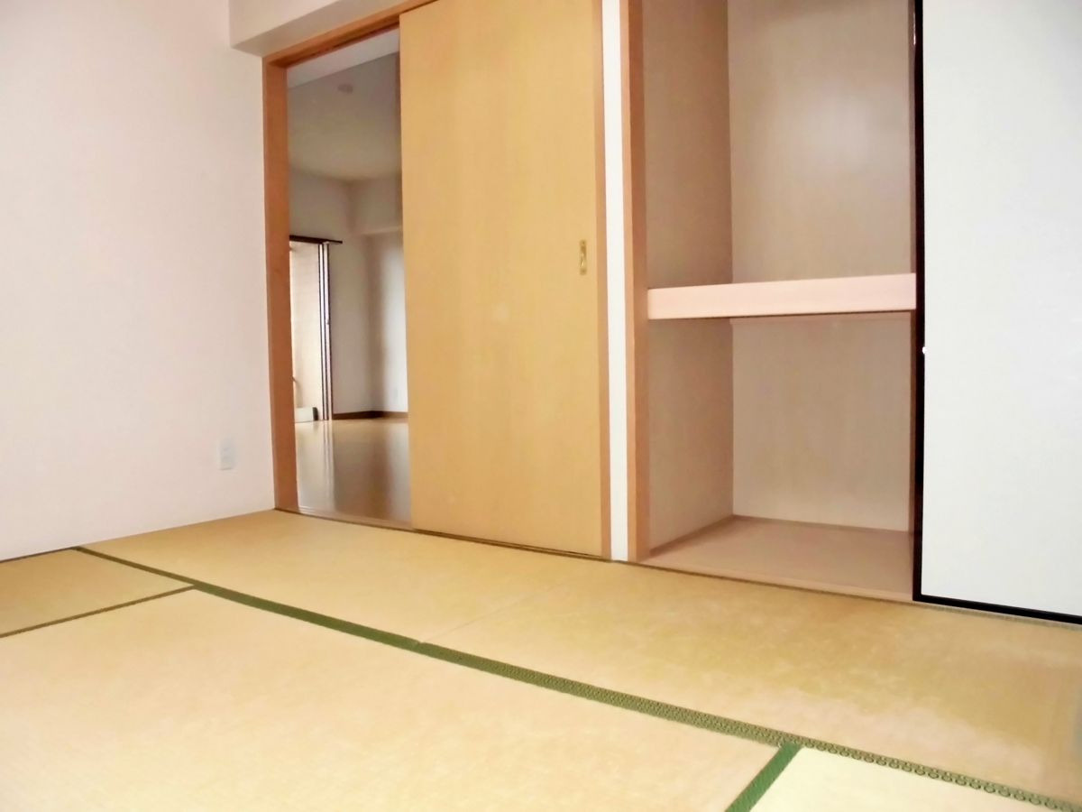 シャンヴル箱崎の和室