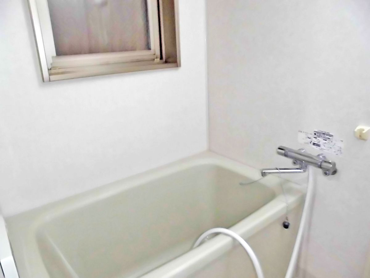 シャンヴル箱崎の浴室