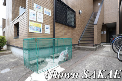 【エントランス】 | プルミエ | 清潔なエントランスです