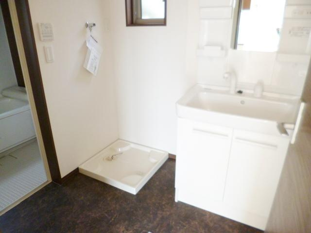 さいたま市桜区西堀２丁目の一戸建ての洗面所|スペースが確保できる洗面所です