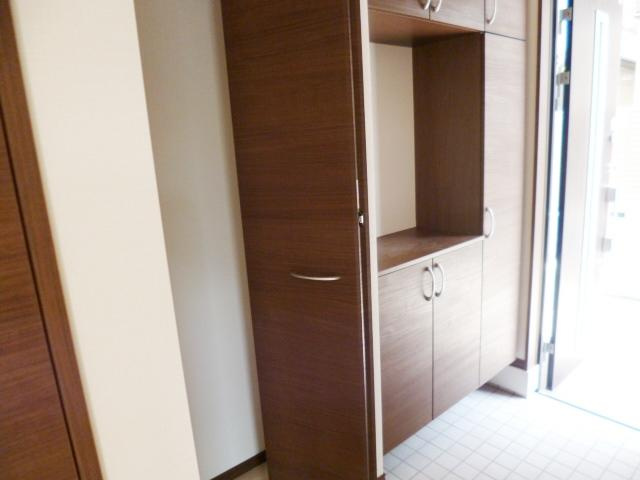 さいたま市桜区西堀２丁目の一戸建ての玄関|明るい玄関です