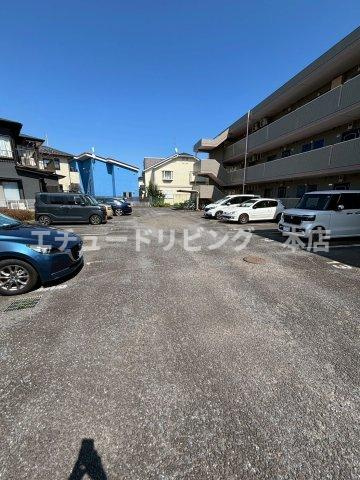 ボナールの駐車場