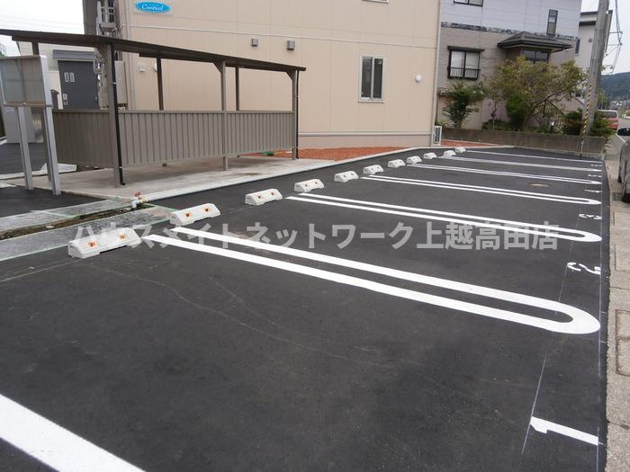 コントレイルの駐車場|駐車場