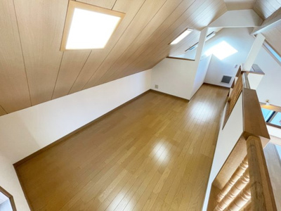 ★★天井高で楽々収納出来ます★★採光・換気も取れるロフト★★