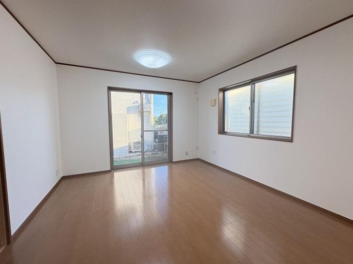 南区下溝　中古戸建の居間・リビング|居間です