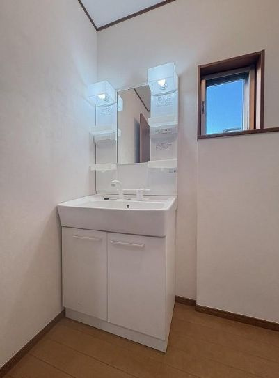 南区下溝　中古戸建の独立洗面台|独立洗面台です