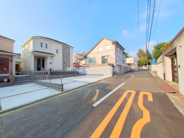祝　成約済み　八王子市　めじろ台　新築戸建て　６期の前面道路含む現地写真|～仲介手数料無料☆八王子ひなた不動産～　八王子市めじろ台　新築戸建て