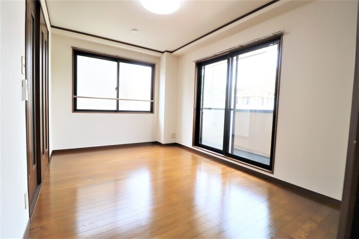 イレール並木の洋室