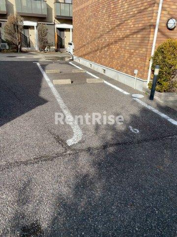 プラッサムコート今伊勢Bの駐車場