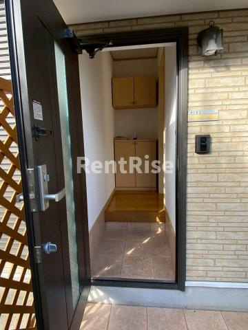 プラッサムコート今伊勢Bの玄関