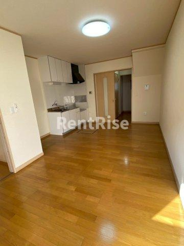 プラッサムコート今伊勢Bの居間・リビング