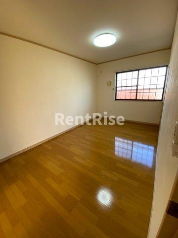 プラッサムコート今伊勢Bの居間・リビング