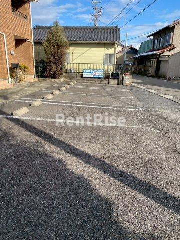 プラッサムコート今伊勢Bの駐車場