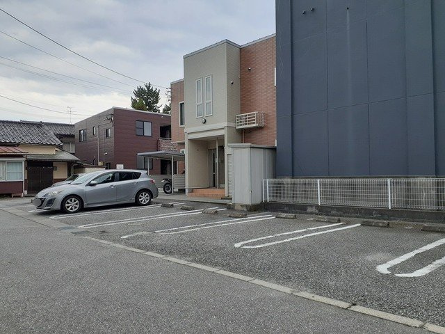 エクシードの駐車場|駐車場完備です