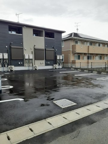 アヴァンティの駐車場