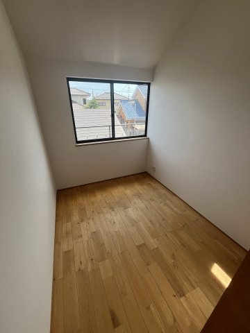 中古住宅　川島松原町の洋室|2F左側洋室4.5帖