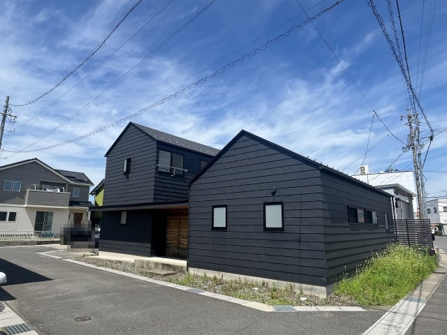 中古住宅　川島松原町の前面道路含む現地写真