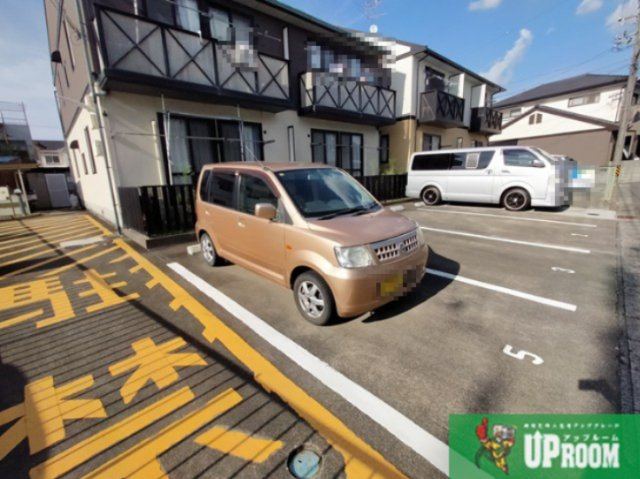 クレールの駐車場