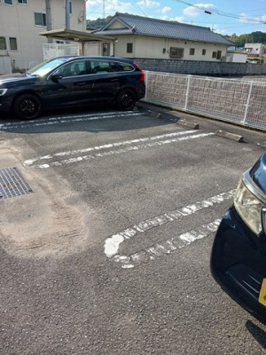 【駐車場】 | レクサスⅡ | 駐車場があるので、車を買う予定の方も安心です