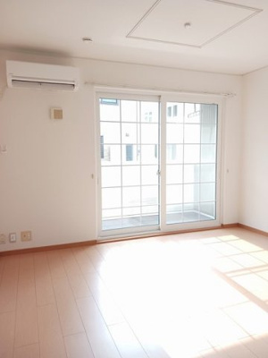 【内装】 | レクサスⅡ | 明るい室内です