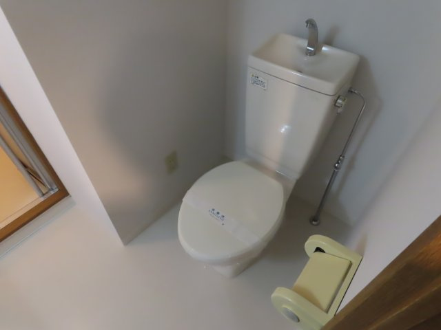 エレーヌ十三のトイレ