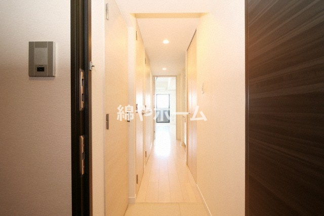 サムティ大阪GRAND EASTの玄関|収納もある玄関です