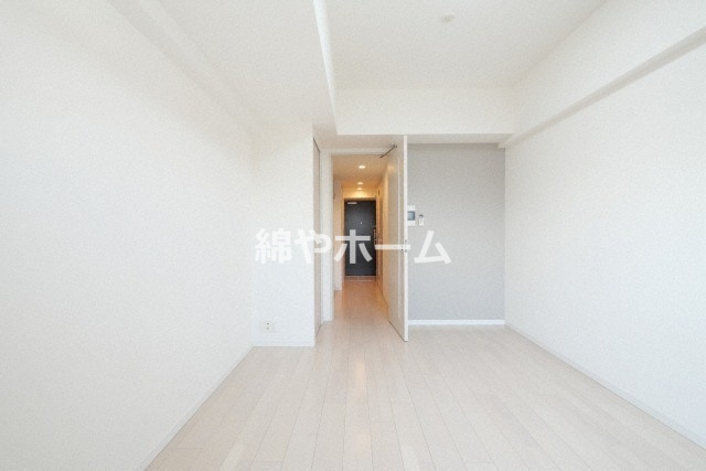 サムティ大阪GRAND EASTの居間・リビング|こちらの居間で趣味の時間をお楽しみください