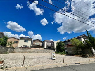 【前面道路含む現地写真】 | （株）ゆいホームでは、ご購入・ご売却・住宅ローンなどのあらゆるご相談にお応えします。 もちろん相談は無料です！まずはお気軽にお電話下さい。