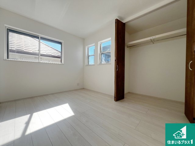 松原市天美北　第2期　新築一戸建ての洋室|収納スペースが充実しているので子供の成長に合わせてたくさん収納ができます！家族構成に合わせた様々な活用ができる収納！