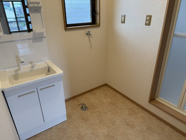 【洗面所】 | ハイツヤマダ | 広い洗面スペース