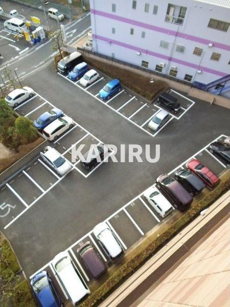 サンファースト京橋の駐車場
