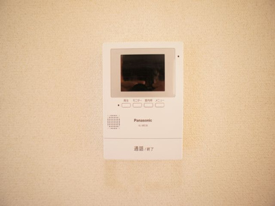 【セキュリティ】 | ポワールⅡ | 訪問者の確認ができるTVドアホン付きです♪