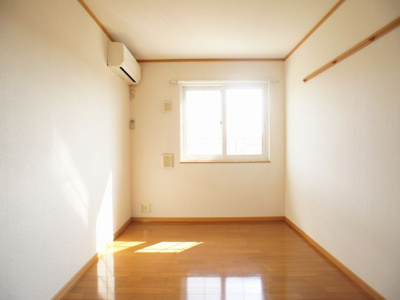 【寝室】 | ポワールⅡ | 清潔感のあるきれいな洋間です♪