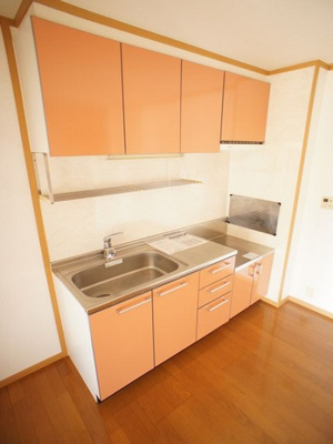 【キッチン】 | ポワールⅡ | 便利な吊戸棚が付いています♪