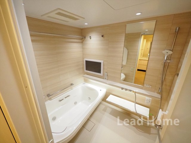 【浴室】 | オリンピアード麻布霞坂 | 1日の疲れを癒せるバスルーム。