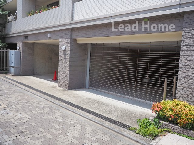 【駐車場】 | オリンピアード麻布霞坂 | 平置き駐車場2台分の専用使用権付き。