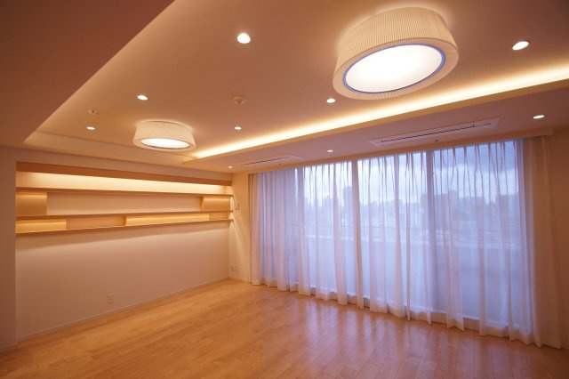 【居間・リビング】 | オリンピアード麻布霞坂 | 2019年6月に室内リフォーム歴あり、現況空室です。