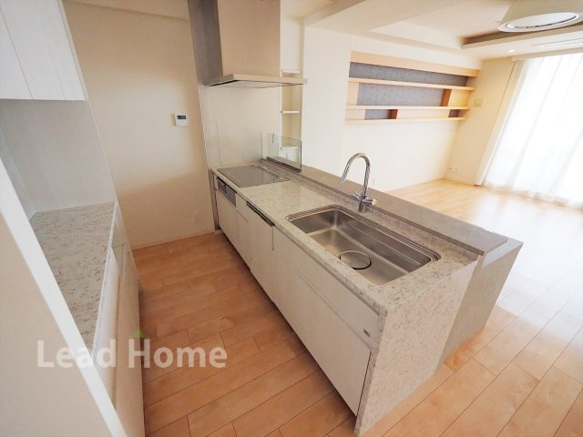 【キッチン】 | オリンピアード麻布霞坂 | ご家族との会話が弾む対面式システムキッチン。