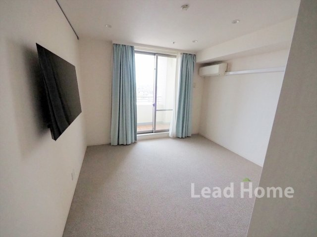 【洋室】 | オリンピアード麻布霞坂 | 南東向きバルコニーに面した洋室。クローゼット付き。