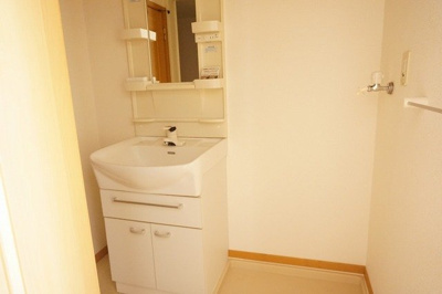 【洗面所】 | メゾンプラシードＢ | 明るい洗面所です