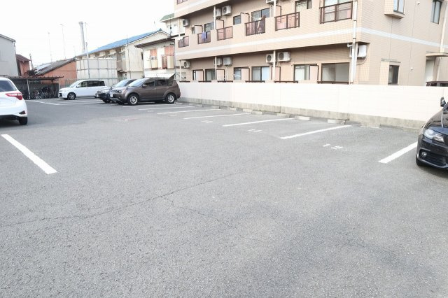 ラフィーネ黒田の駐車場