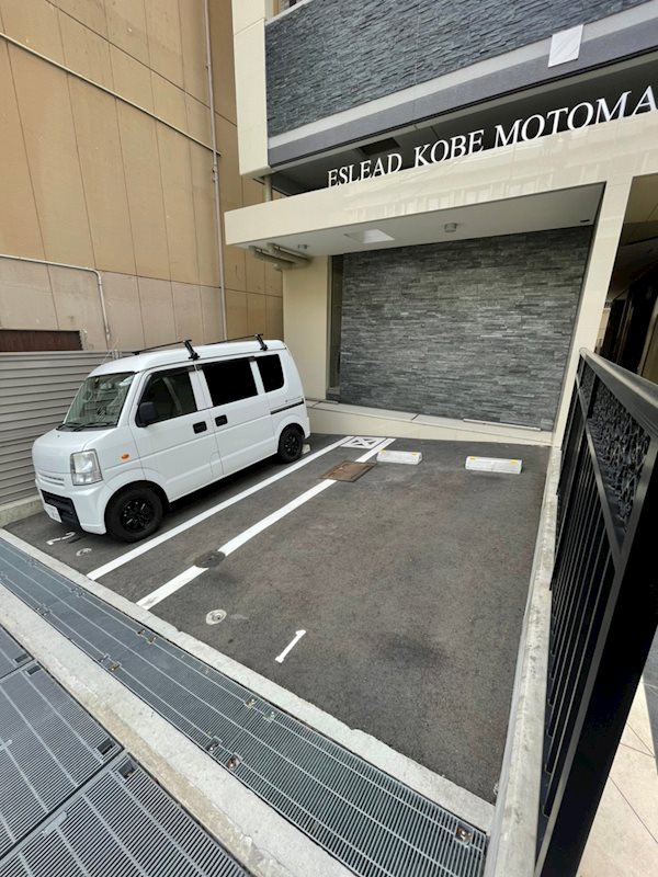 エスリード神戸元町ヒルズの駐車場