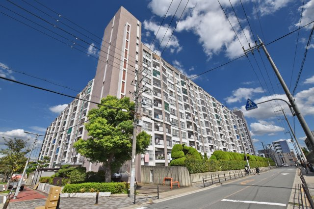 旭コーポB棟の外観|2025年9月フルリフォーム済の2LDK中古マンションです。即日内覧可能！皆様からのご連絡を心よりお待ちしております。