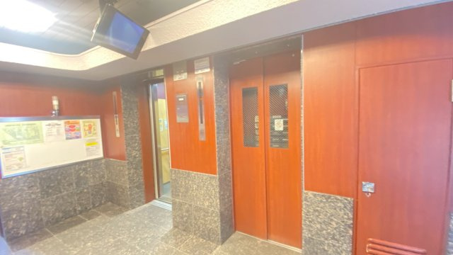 旭コーポB棟のその他共用部分|エレベーターの現地外観写真です。